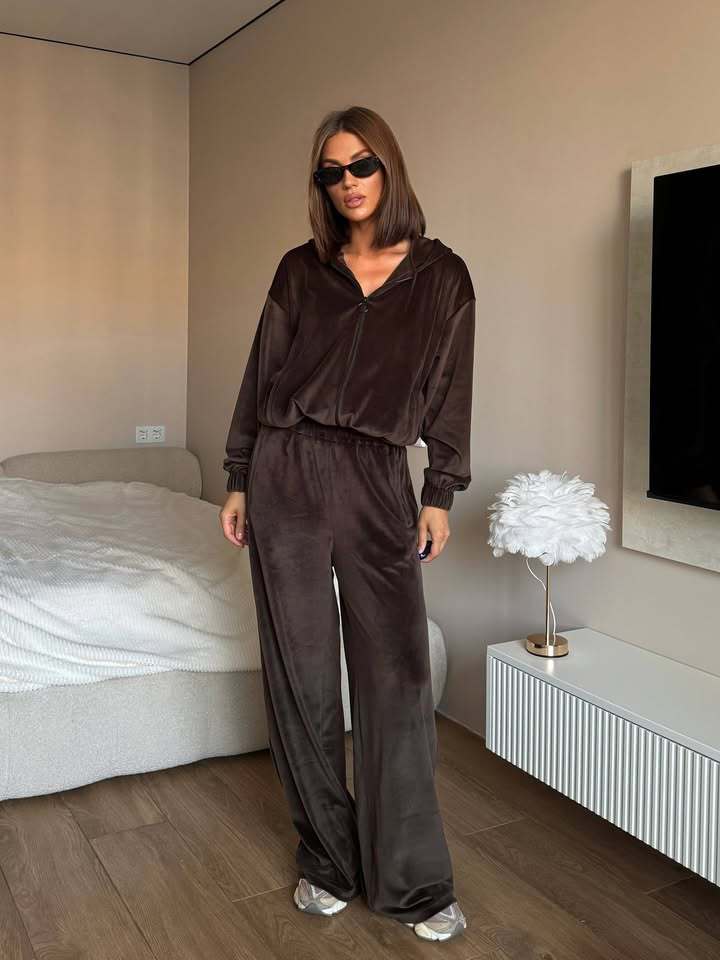 Women's loungewear set with lightweight zip hoodie, elastic cuffs, and wide palazzo pants Mune Fashion