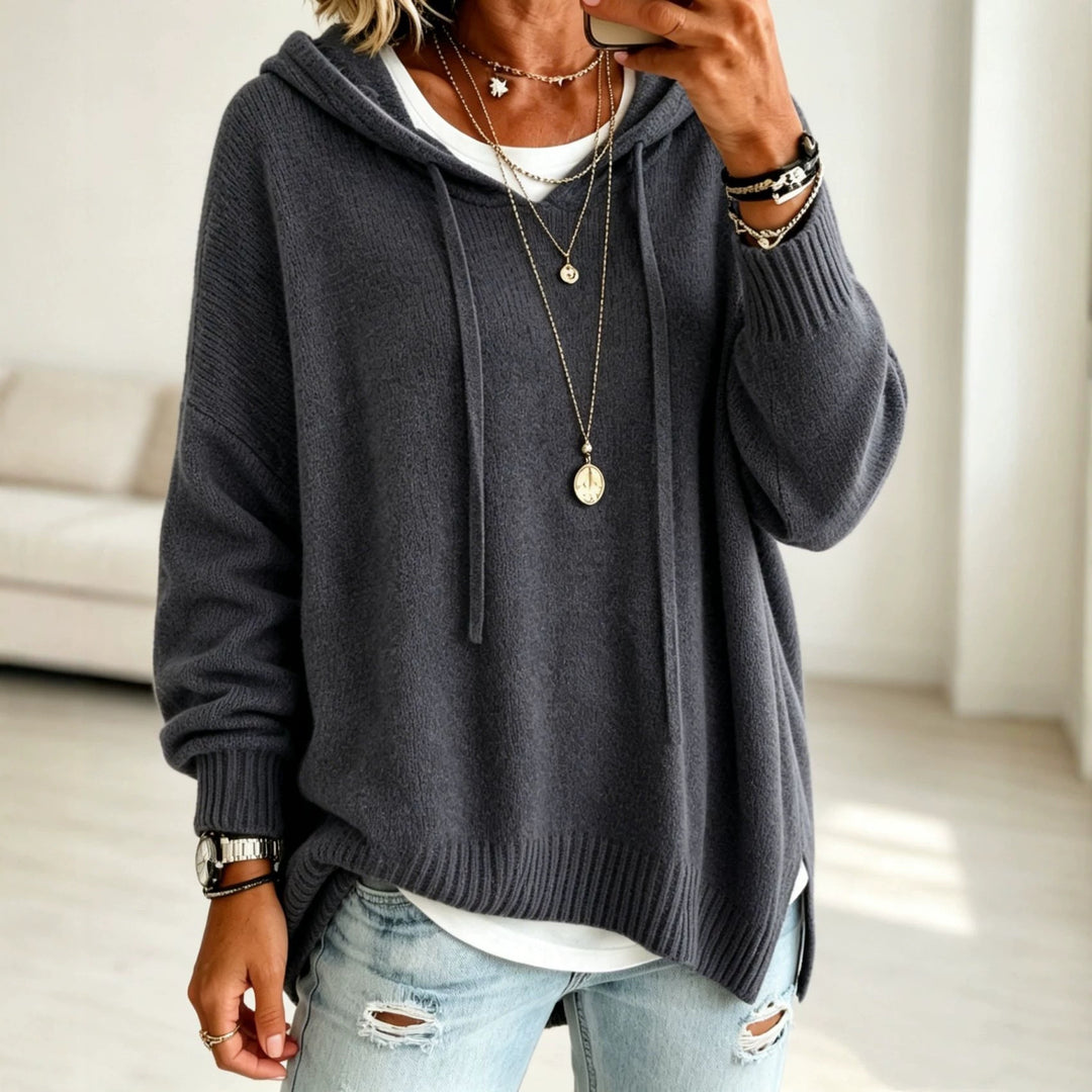 Women's Oversized Hoodie made of soft fine knit with decorative V-neck Mune Fashion