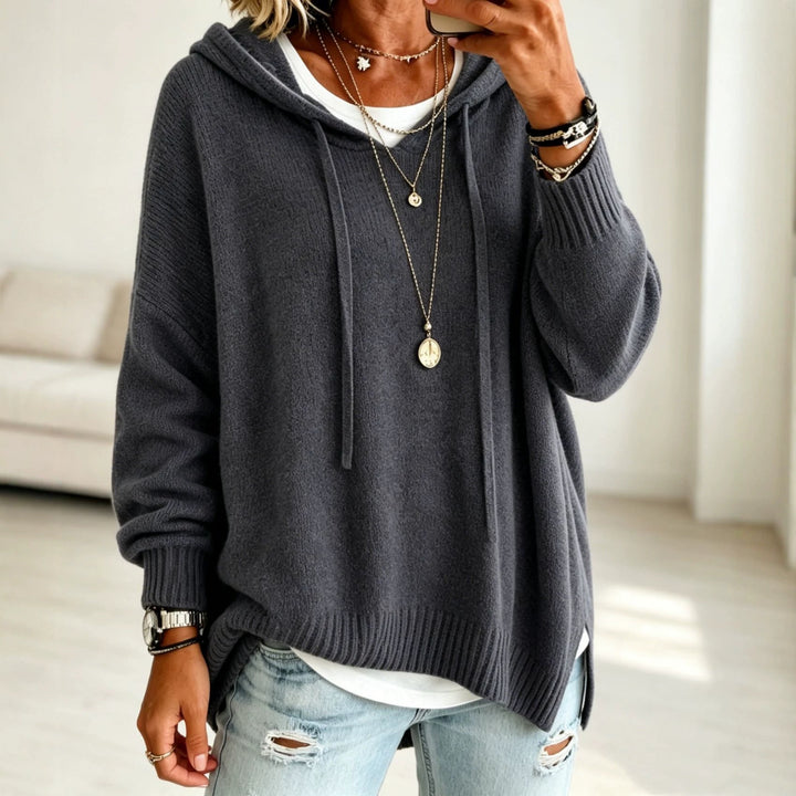 Women's Oversized Hoodie made of soft fine knit with decorative V-neck Mune Fashion