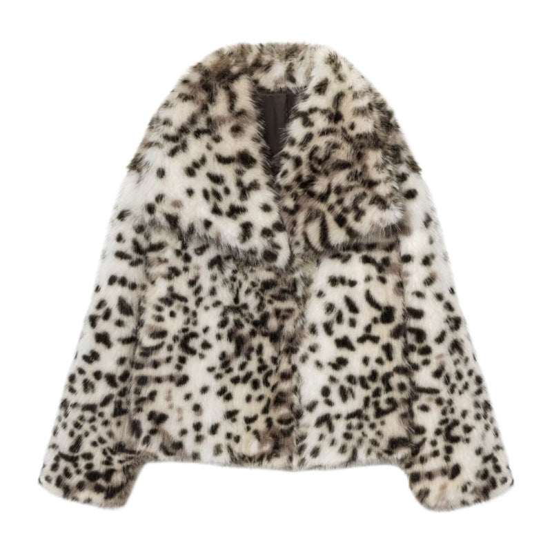 Women's short jacket made of faux fur in snow leopard print with wide lapels Mune Fashion
