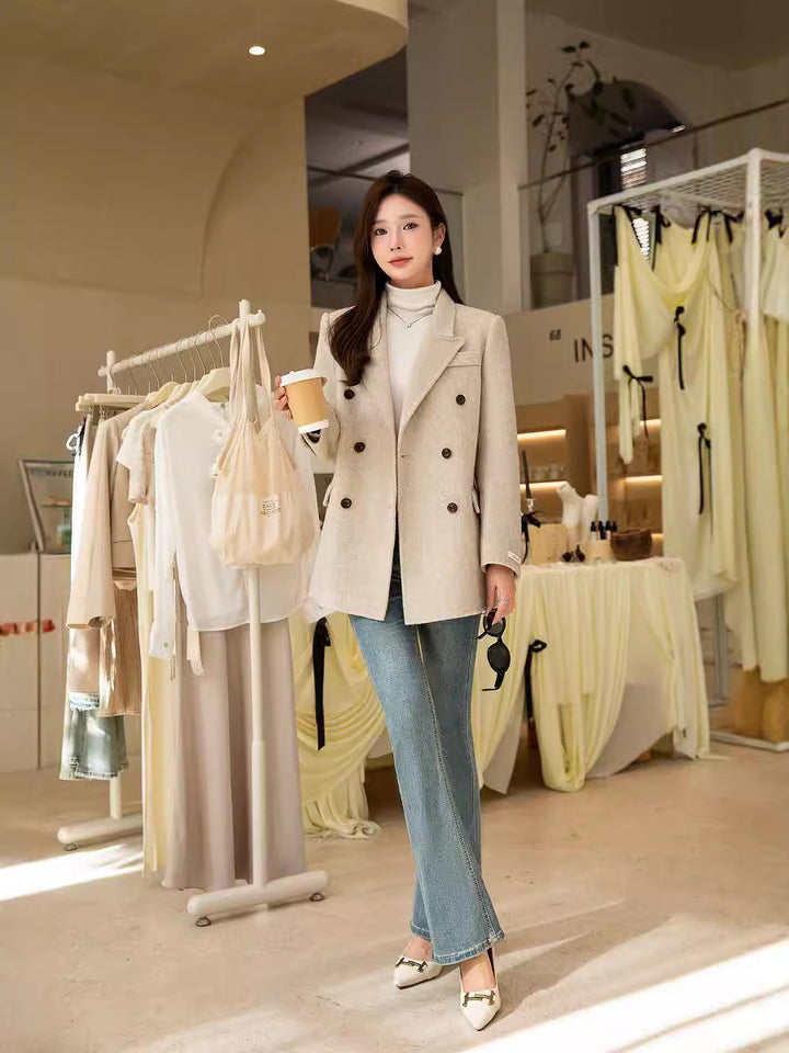 Women's double-breasted wool coat with lapel collar and feminine tailoring Mune Fashion