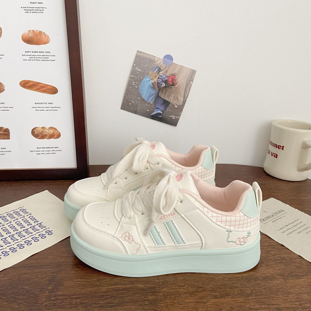 Ladies sporty sneakers with playful animal motifs and breathable outsole Mune Fashion