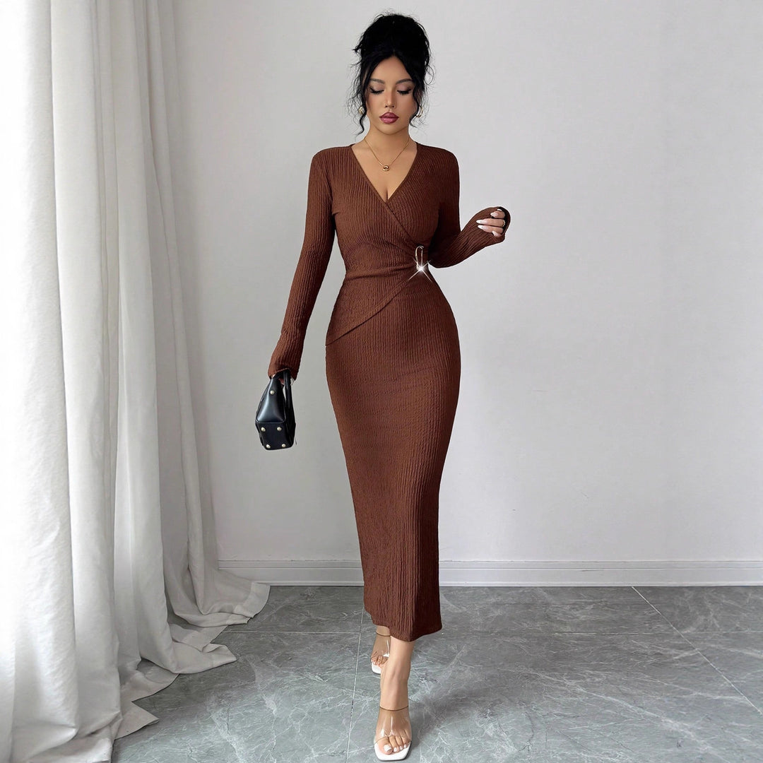 Women's tailored wrap dress with V-neck, structured crinkle look and decorative belt buckle Mune Fashion