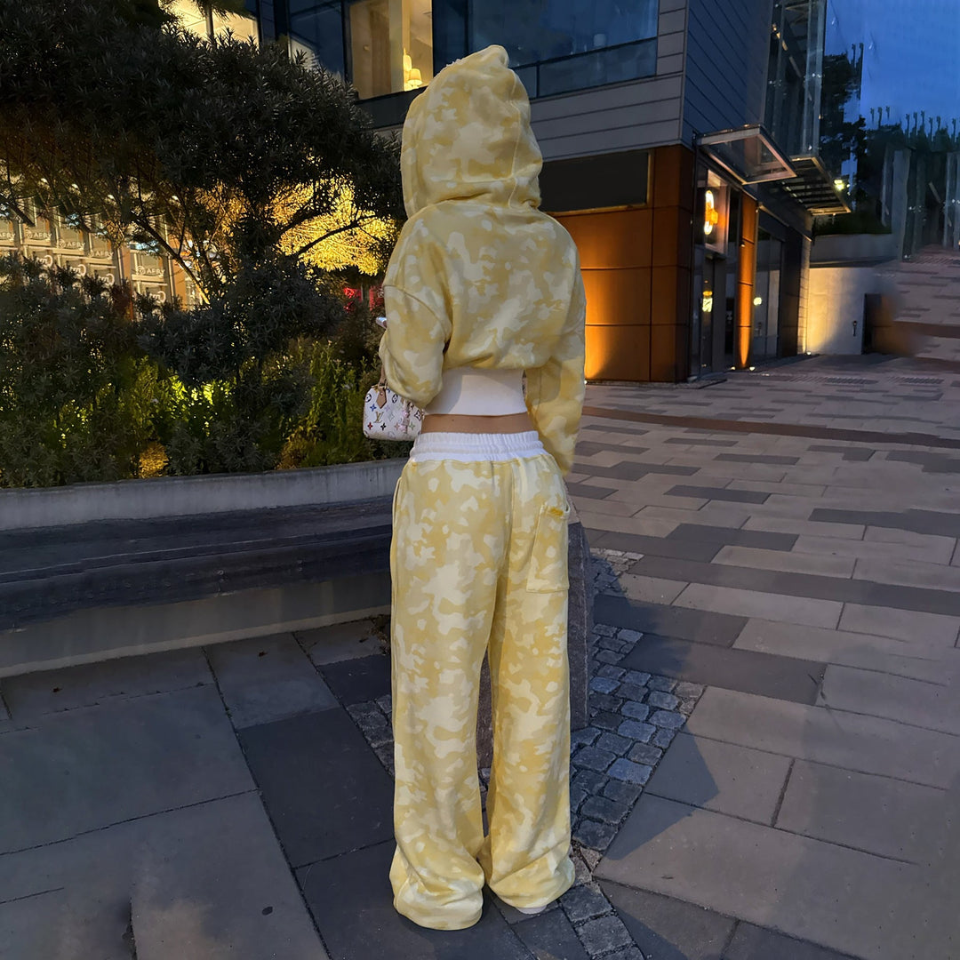 Ladies Stylish and Comfortable Tracksuit Set with Short Hoodie and Jogging Pants Mune
