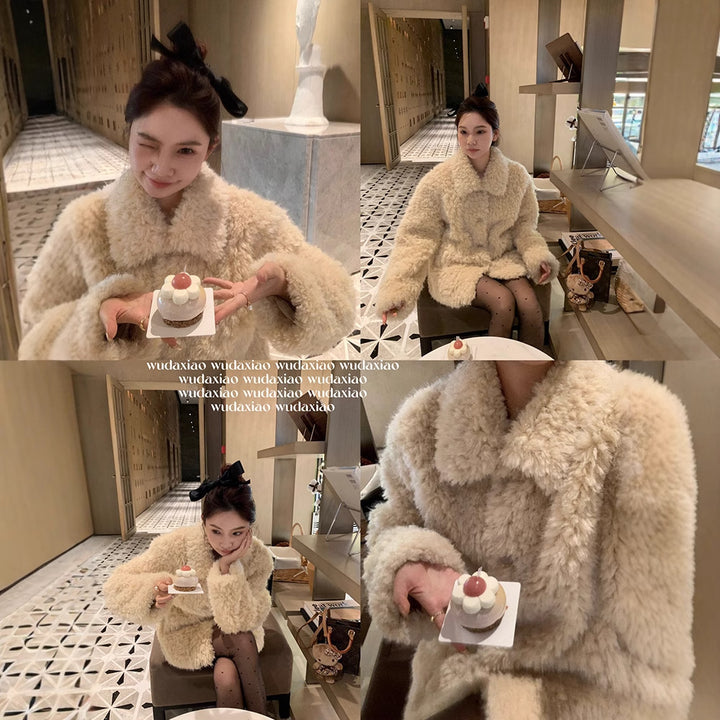 Women's Short Fur Teddy Coat with Large Collar and Boxy Oversize Silhouette Mune Fashion