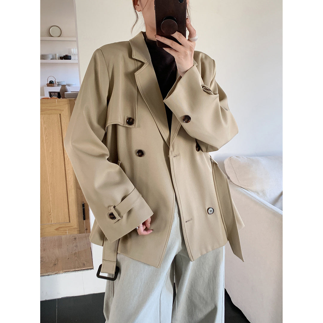 Women's short trench coat in oversized cut with double row and tie belt Mune Fashion