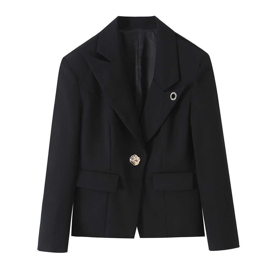 Women Tailored Short Blazer with Decorative Metal Button and Flap Pockets Mune Fashion