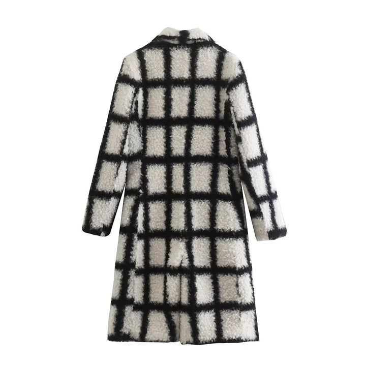 Women's longer teddy coat in check pattern with shawl collar and flap pockets Mune Fashion