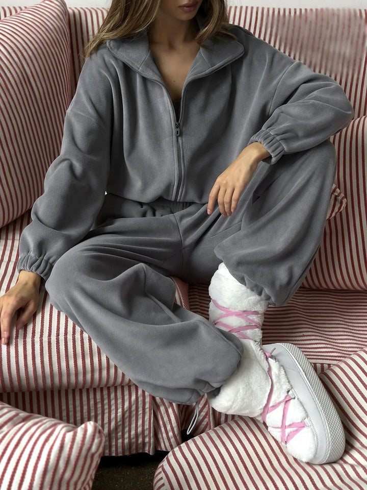 Women Cozy Fleece Set with Short Zipper Jacket, Stand Collar and Loose Jogging Pants Mune Fashion