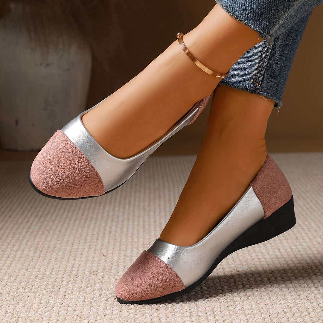 Ladies' comfort ballet flats with a lightweight wedge heel, material mix, and padded insole Mune Fashion