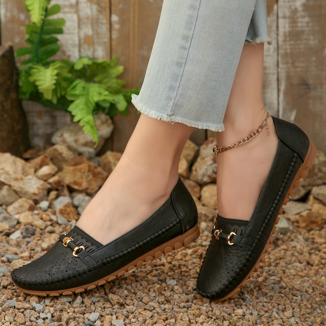 Women's perforated comfort loafers with gold-colored decorative buckle, wavy vamp and contoured memory foam insole Mune Fashion