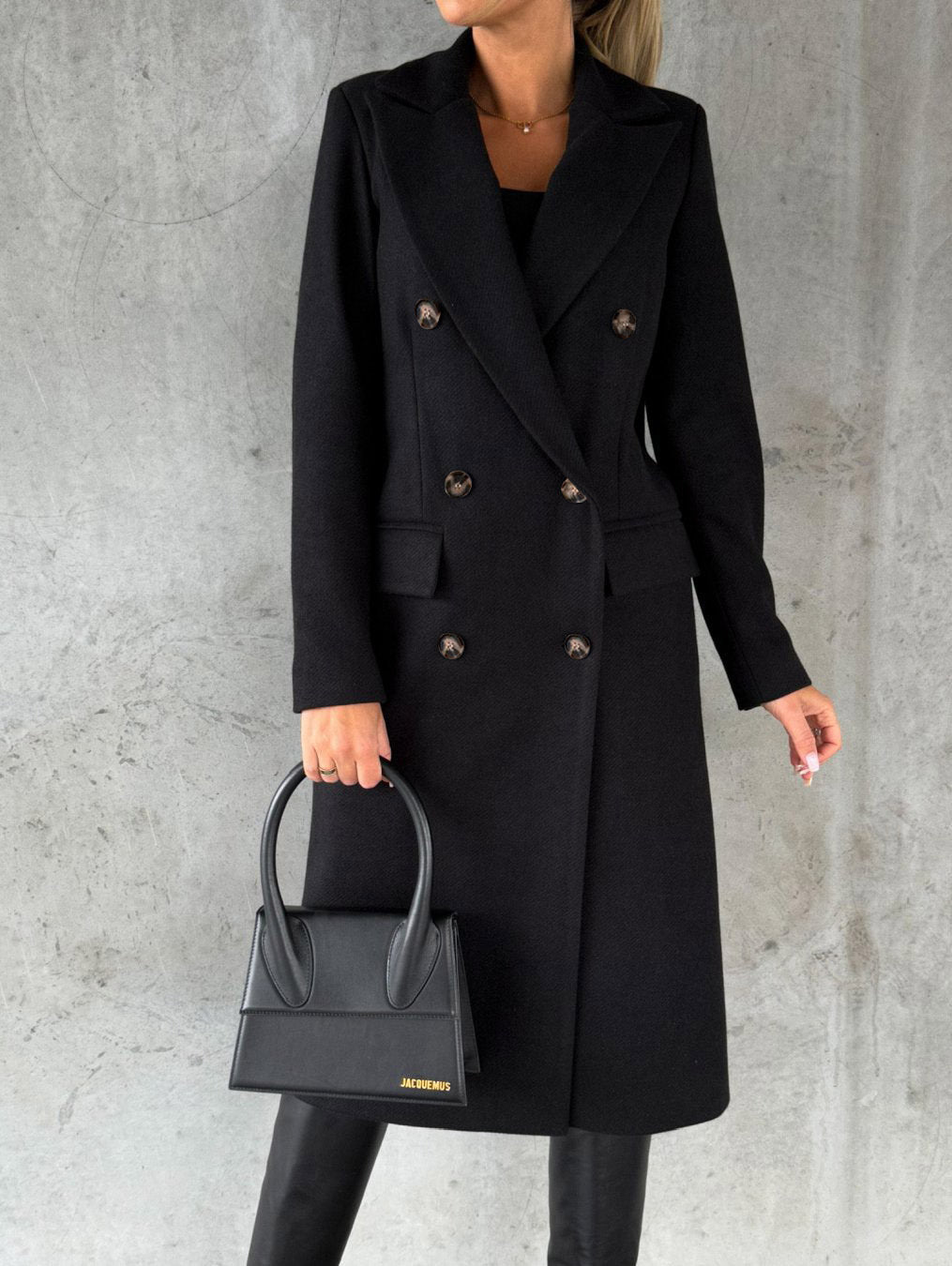 Women's classic long double-breasted coat with collar and flap pockets Mune Fashion