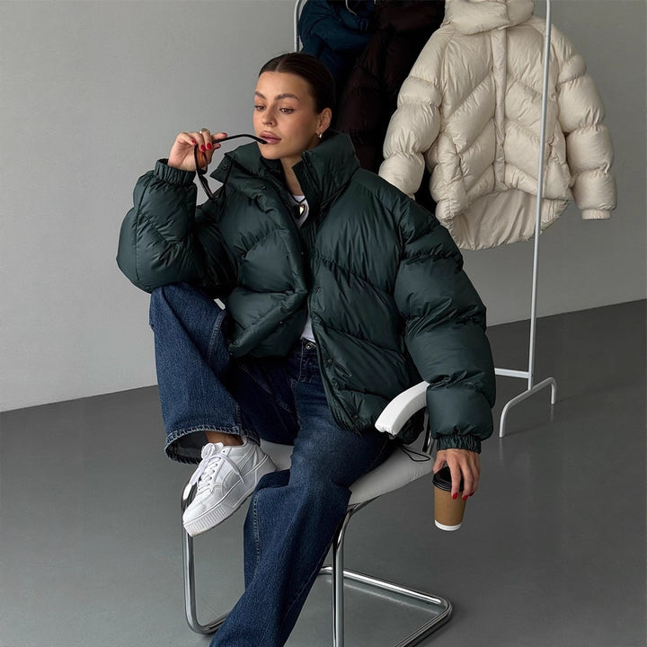 Ladies short puffer jacket with thermal filling, oversized hood & concealed two-way zipper Mune Fashion