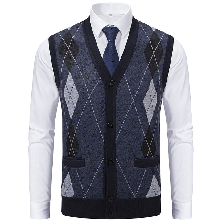Men's fine knit vest with V-neck, diamond pattern, and patch pockets Mune Fashion
