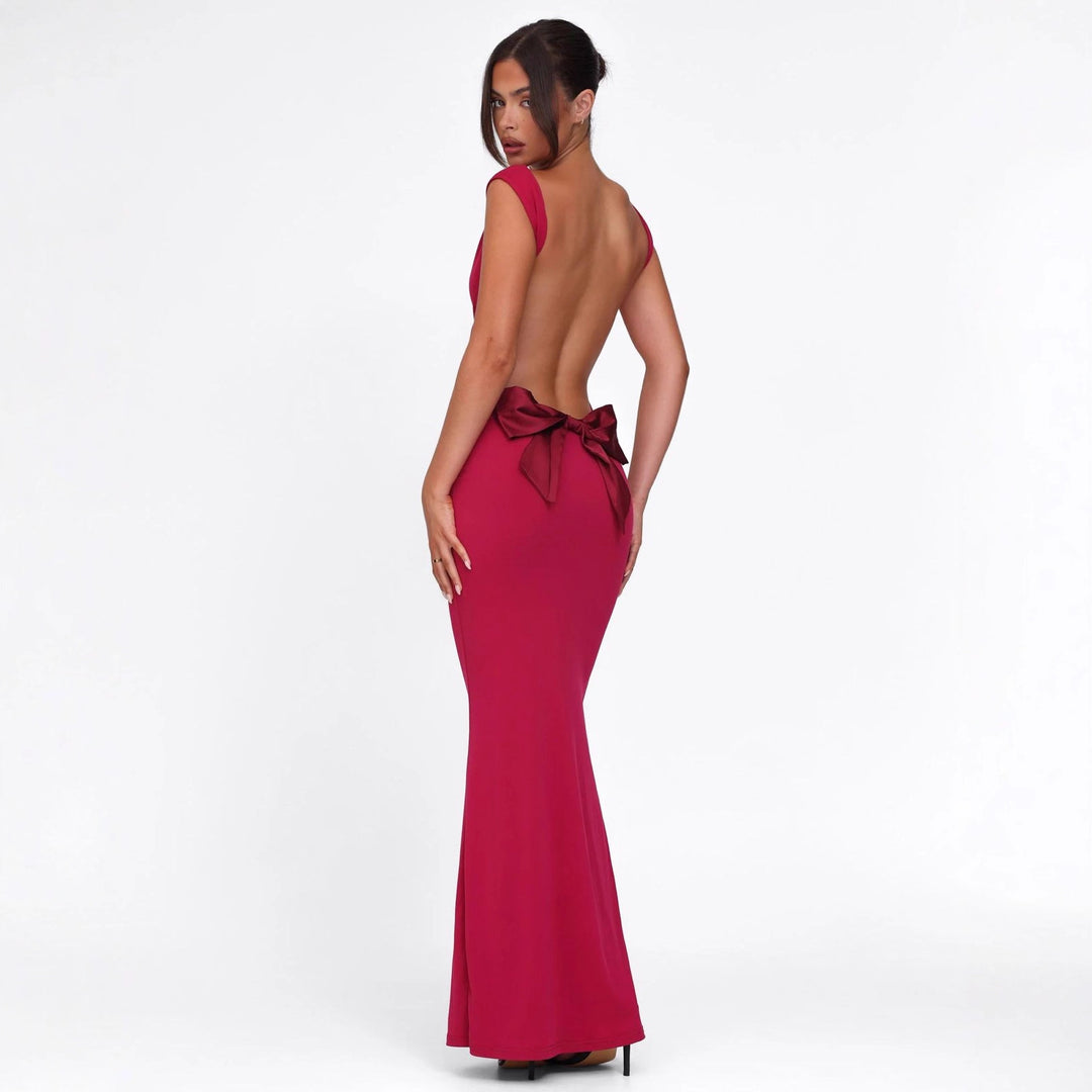 Women's body-hugging evening dress with square neckline and wide straps Mune Fashion