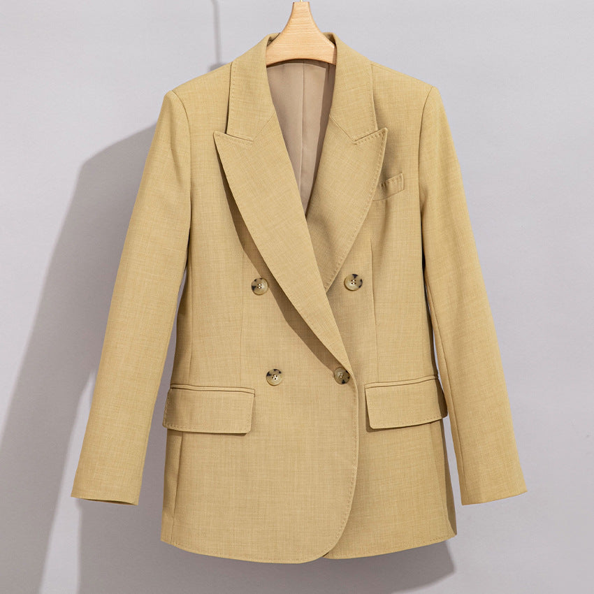 Women's Double-Breasted Structured Blazer with Distinctive Lapels and Flap Pockets Mune Fashion