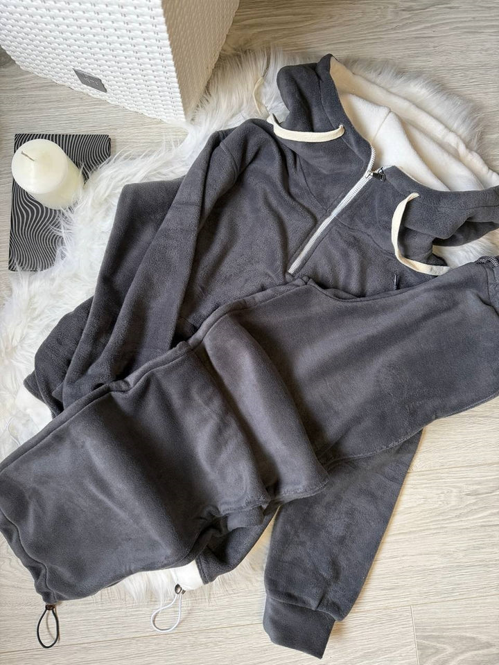 Women's fleece loungewear set with half front zip, lined hood and high cut comfort pants Mune Fashion