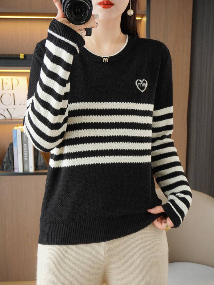 Women Oversize Knitted Sweater with Honeycomb Structure, Contrasting Stripes and Subtle Heart Logo Mune Fashion