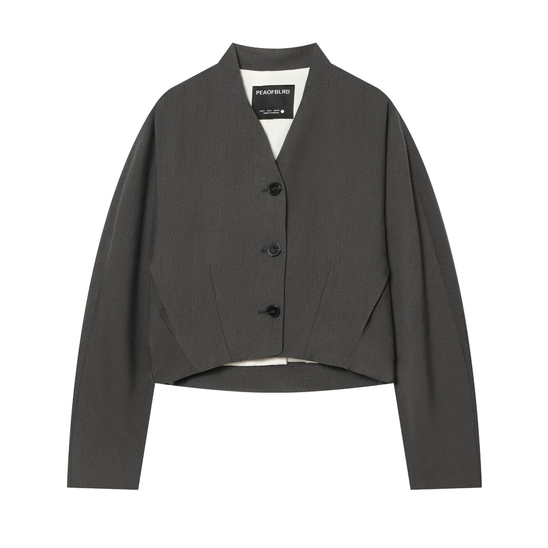 Women's tailored cropped blazer with V-neck, designer seam shaping and three-button closure Mune Fashion