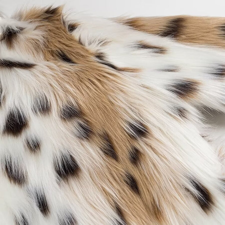 Women's short coat made of faux fur in spotted design with high collar Mune Fashion