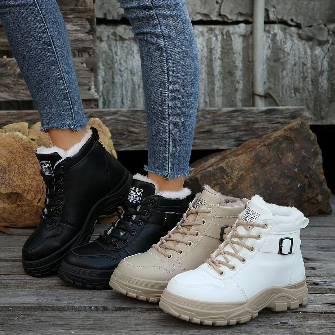 Ladies' padded platform lace-up ankle boots with decorative metal buckle and profiled rubber sole Mune Fashion