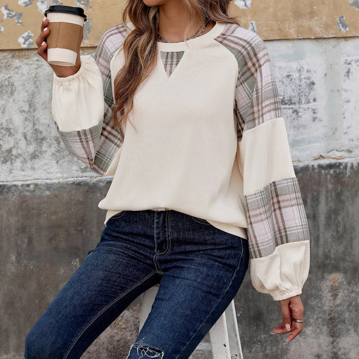 Women’s Sports Top with Contrast Details Mune Fashion