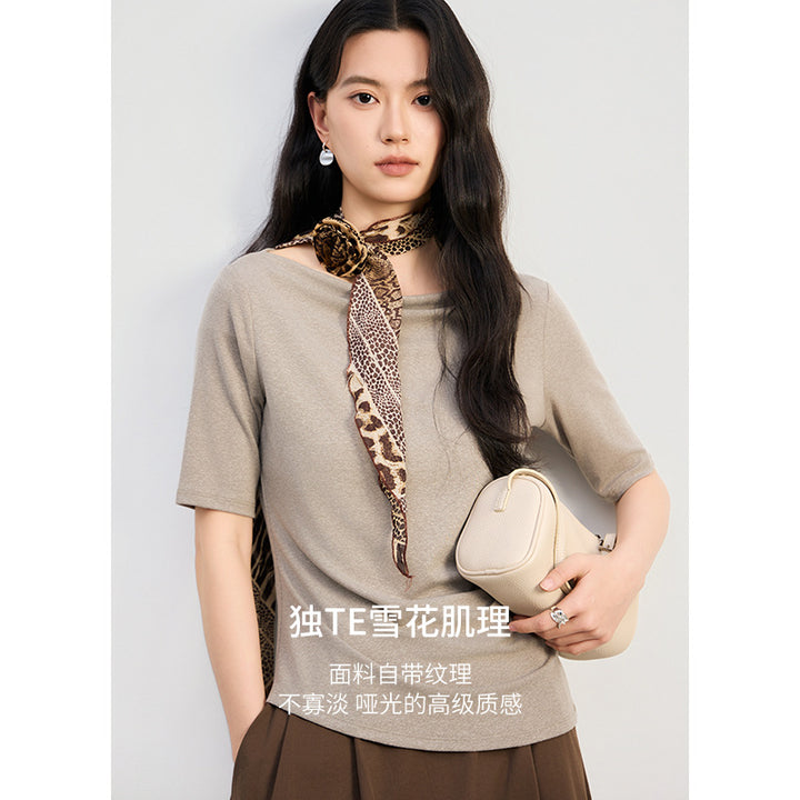 Women’s jersey top with boat neckline and side gathering Mune Fashion