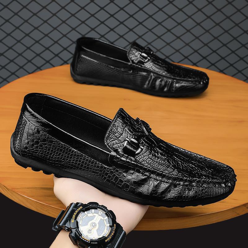 Men's moccasin slipper with crocodile embossing and decorative metal ring Mune Fashion