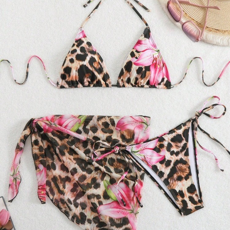 Women's bikini set with elegant leopard pattern and playful floral details Mune Fashion