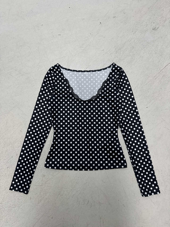 Women's figure-hugging polka dot long sleeve with lace trim and subtle gathering detail Mune Fashion