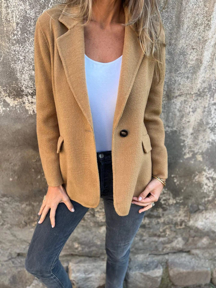 Women's tailored bouclé blazer with a notched lapel and single-button detail Drune