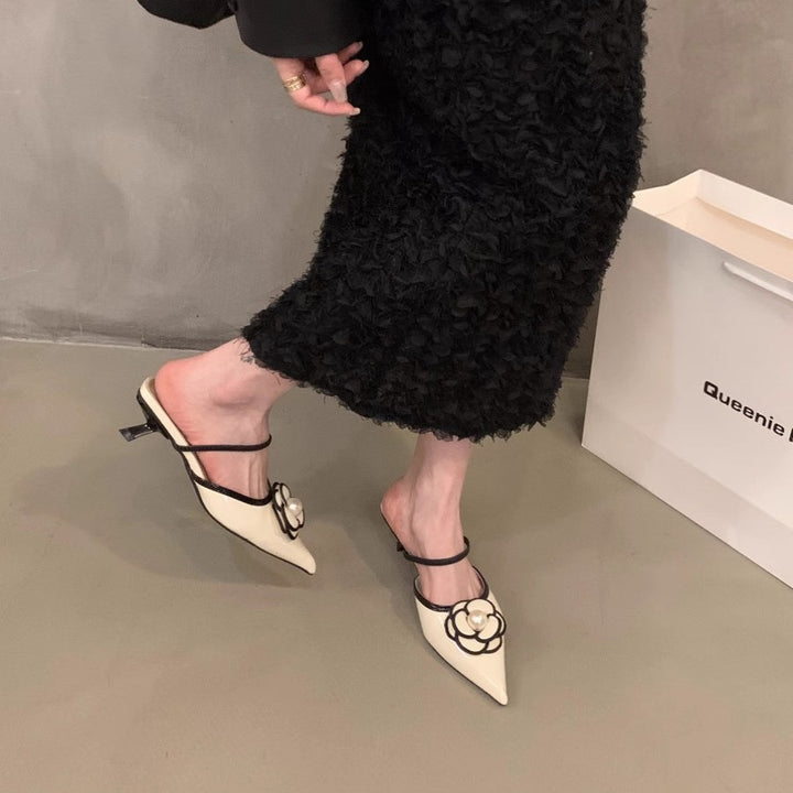 Women's pointed satin mules with delicate ankle strap and pearl flower appliqué Mune Fashion