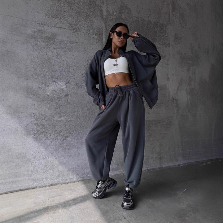 Women's oversized sweat set with zip-up jacket and wide joggers Mune Fashion