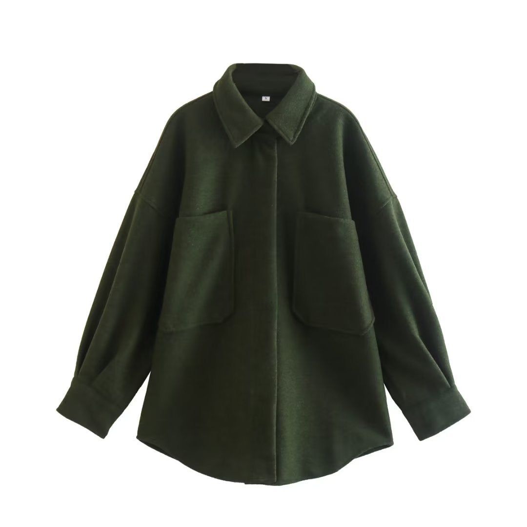 Women's casual shirt jacket in oversized cut with large patch pockets and rounded hem Mune Fashion