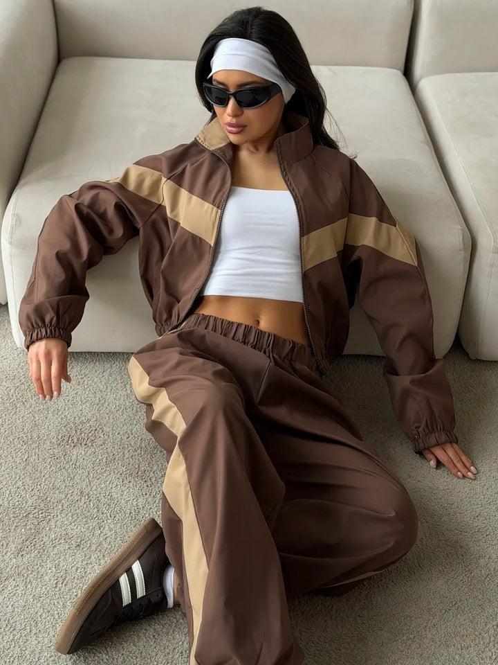 Women Two-Piece Track Set with Cropped Windbreaker and Wide Jogger Mune Fashion