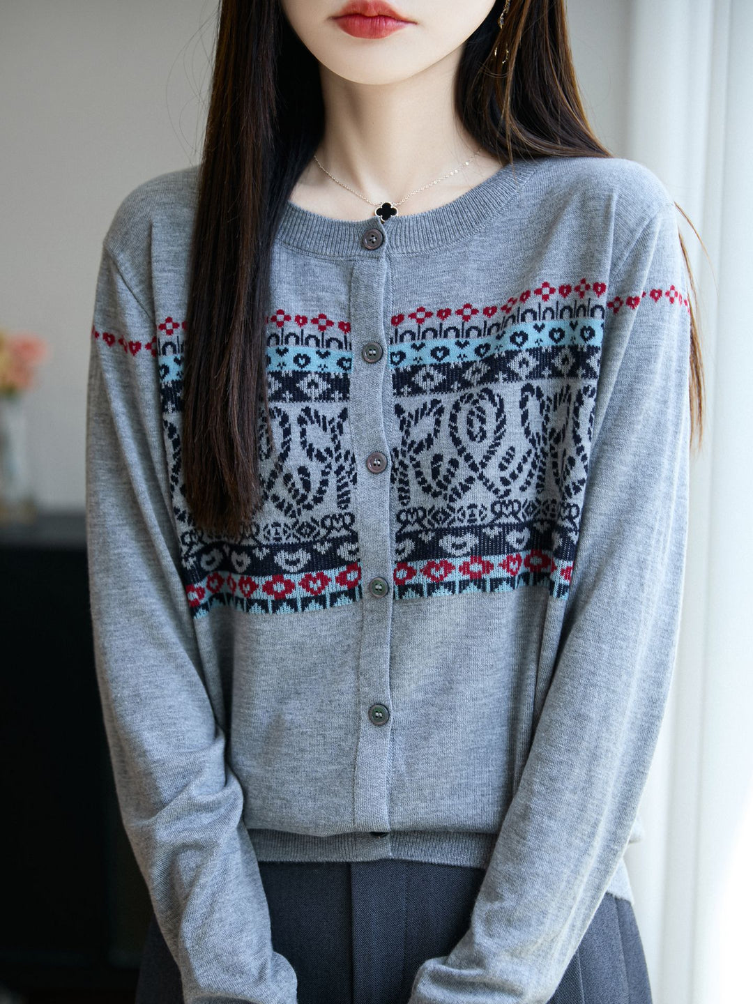 Women's Lightweight Fine Knit Cardigan with Nordic Jacquard Pattern and Fine Button Placket Mune Fashion