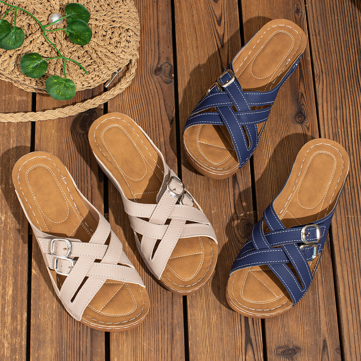 Women's faux leather slide sandals with crossed comfort straps, adjustable double buckles and ergonomic memory footbed Mune Fashion