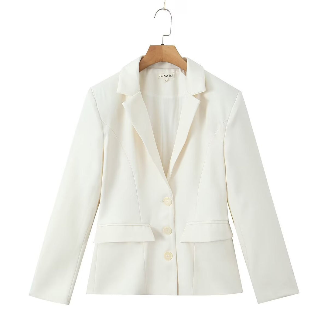 Women's tailored single-breasted blazer with princess seams, flap pockets, and decorative buttons Mune Fashion