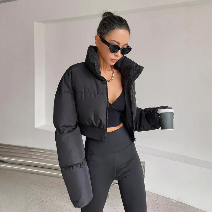 Women's cropped quilted jacket with high stand-up collar, drawstring hem and wide ribbed waistband Mune Fashion