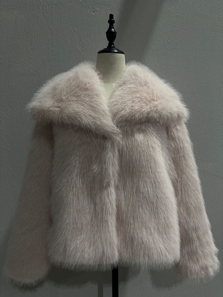 Women's short bolero in boxy cut made of vegan shaggy faux fur with XXL shawl collar Mune Fashion