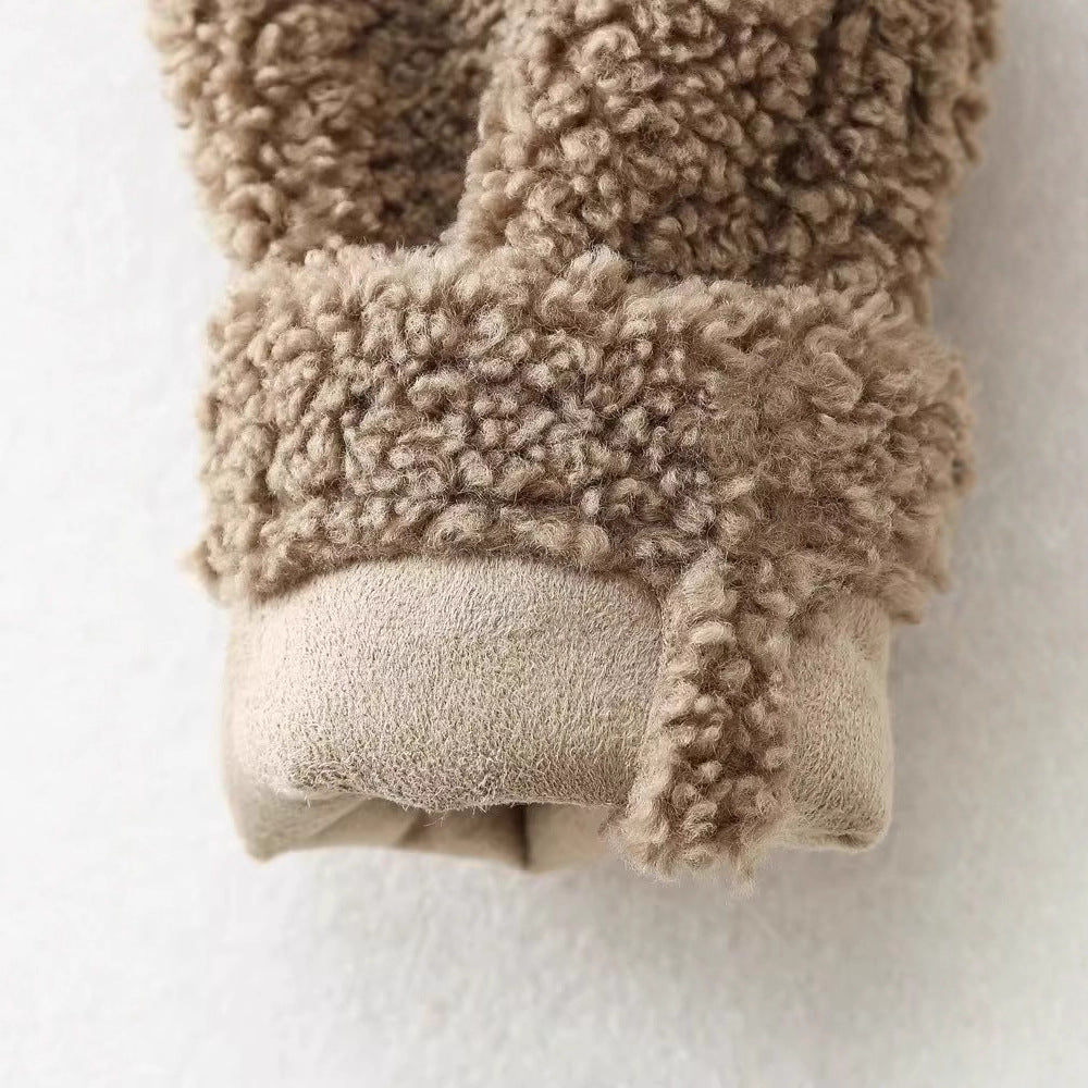 Women's Short Teddy Jacket in Sheepskin Look with Wide Collar and Patch Pockets Mune Fashion
