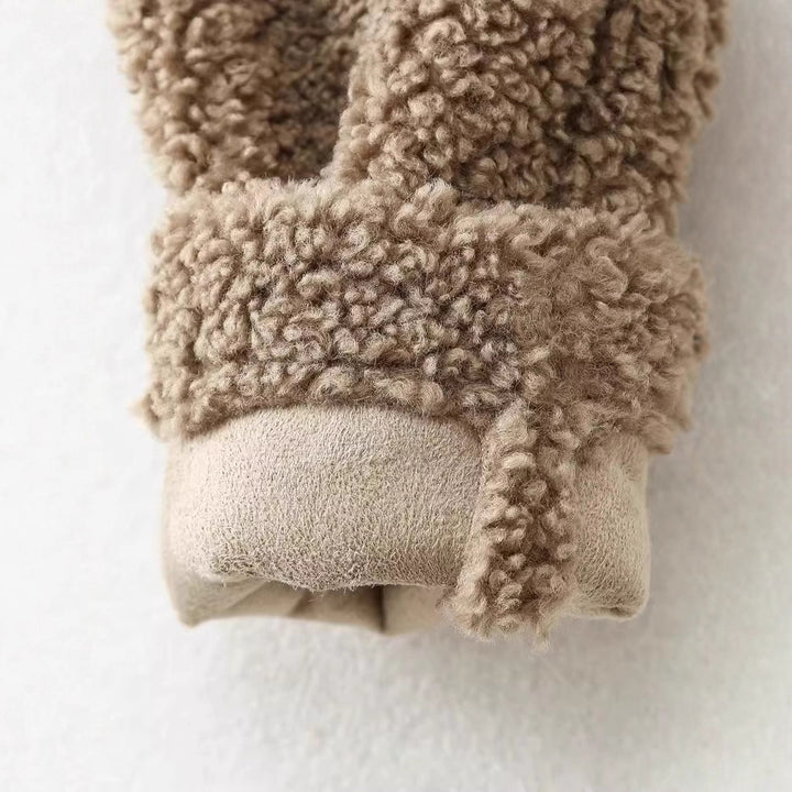 Women's Short Teddy Jacket in Sheepskin Look with Wide Collar and Patch Pockets Mune Fashion
