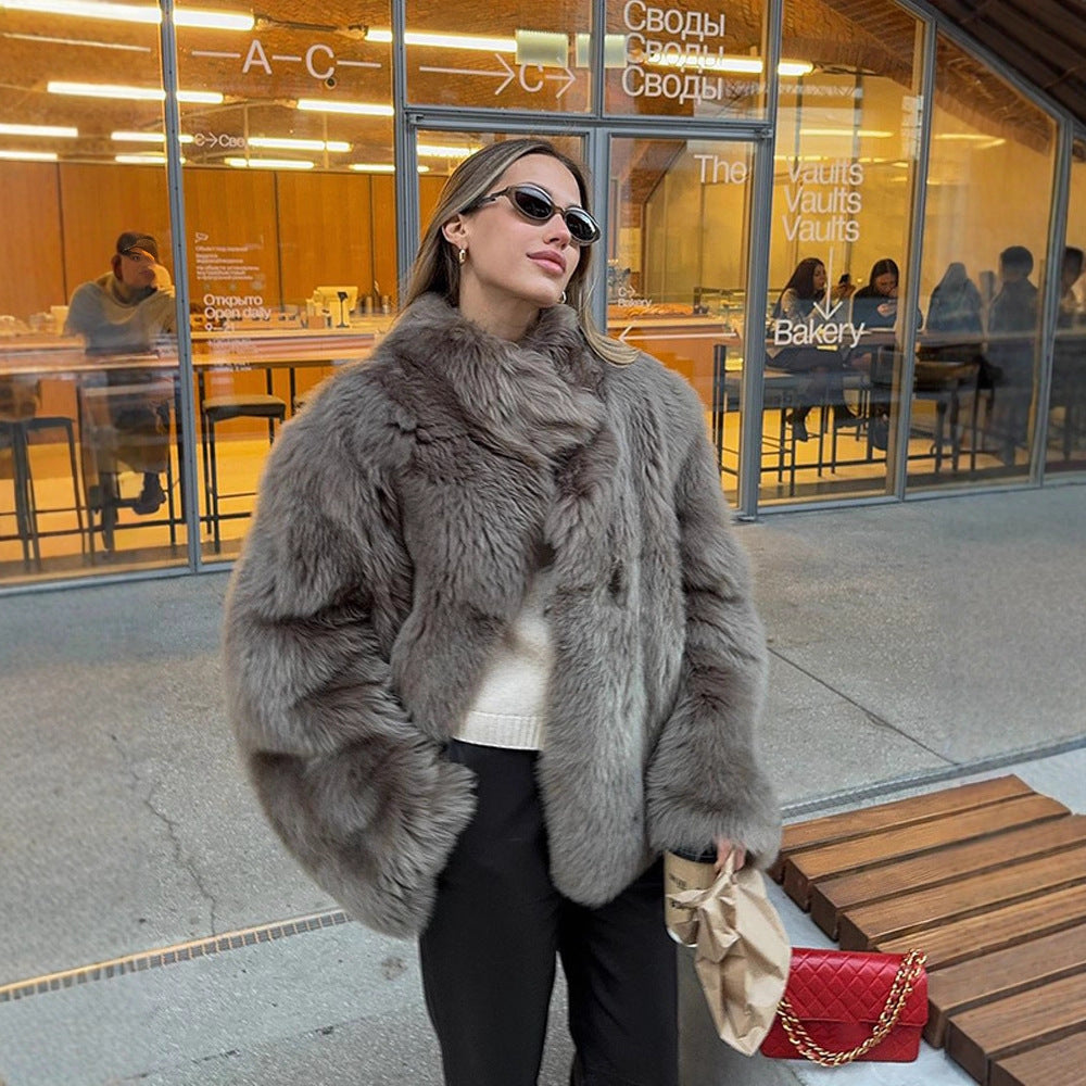 Women's short coat made of luxurious teddy faux fur with balloon sleeves and shawl collar Mune Fashion