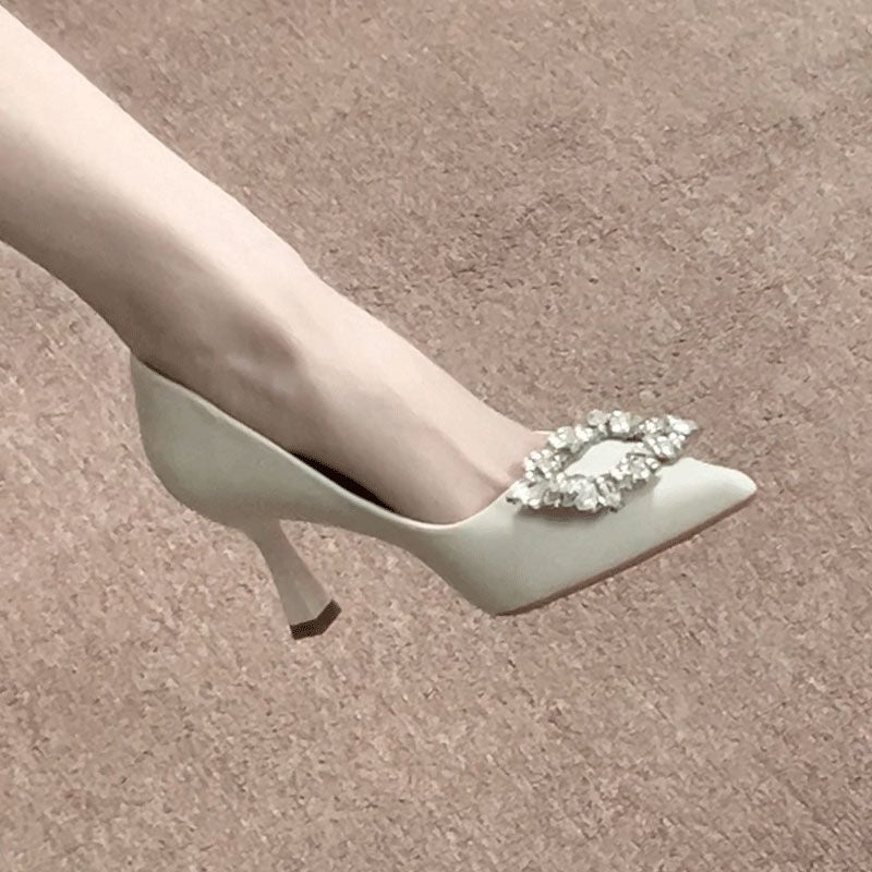 Ladies' velvet mules with pointed toe, sparkling crystal brooch, and slim stiletto Mune Fashion