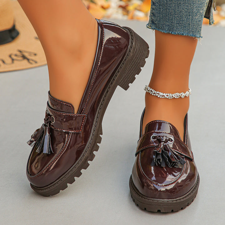 Women's elegant patent tassel loafer with profiled tractor sole and cushioned comfort footbed Mune Fashion