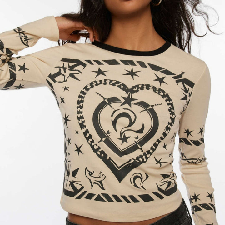 Women's Cropped Long Sleeve Shirt with Fitted Cut and Allover Heart Print Mune Fashion