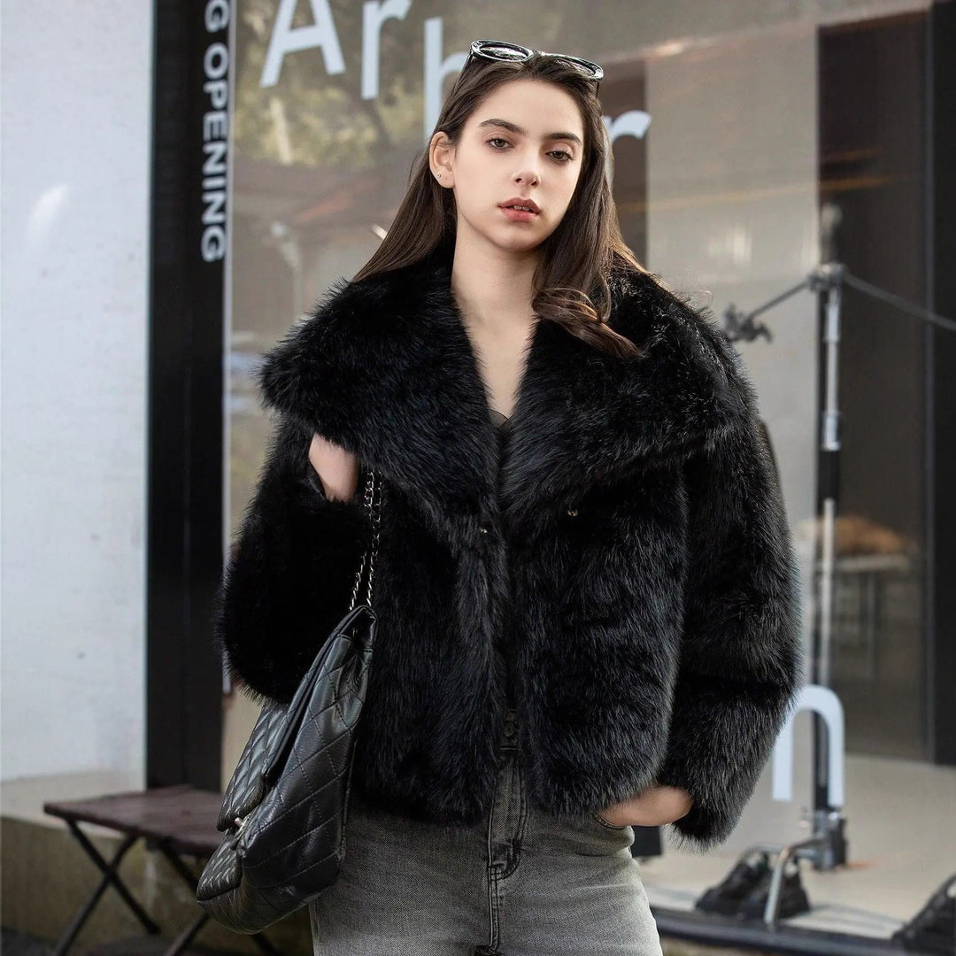 Ladies' short faux fur coat with oversized shawl collar and soft lining Mune Fashion