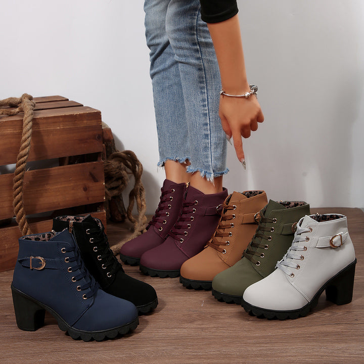 Women's ankle-high lace-up ankle boots with a sturdy block heel and profiled lug sole Mune Fashion