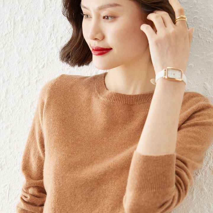 Women's Short-Cut Fine Knit Sweater with Round Neckline and Ribbed Hem Mune Fashion