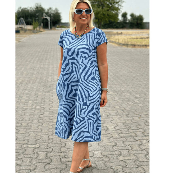Women knee-length A-line midi dress with textured jacquard look and round neckline Mune Fashion